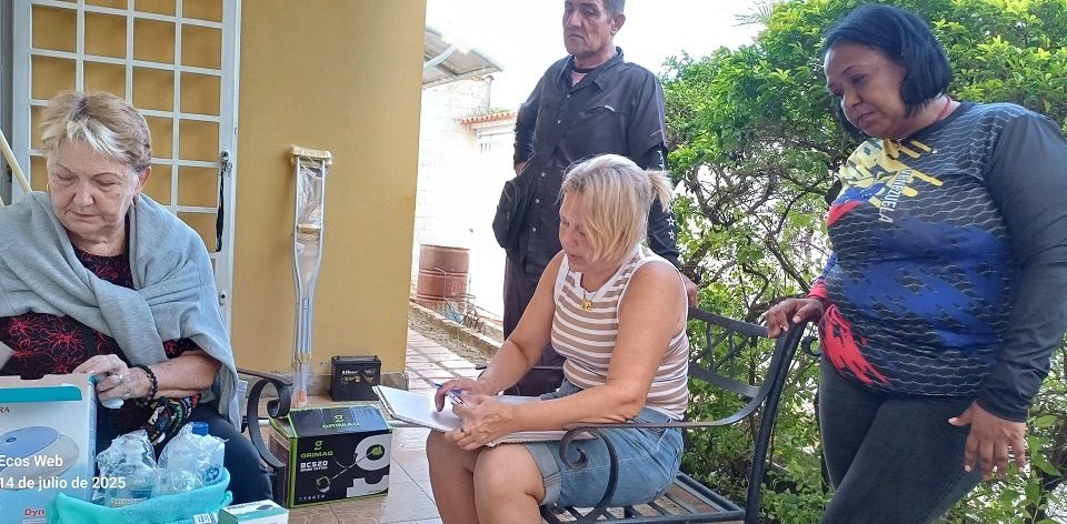 Voceros del consejo comunal Las Flores, luego de su reunión ordinaria de los martes, informaron a este medio que están en los preparativos para llevar a cabo una gran jornada de mantenimiento a las áreas verdes de la urbanización, incluyendo las zonas aledañas a los edificios que están ubicados en sus predios territoriales.
