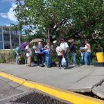 Niños y niñas cueños que participaron en taller de repostería reciben certificados