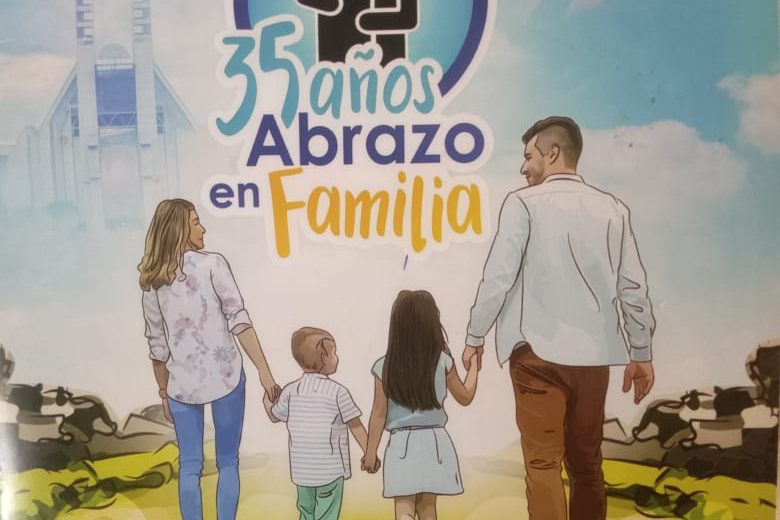35 años del abrazo en familia
