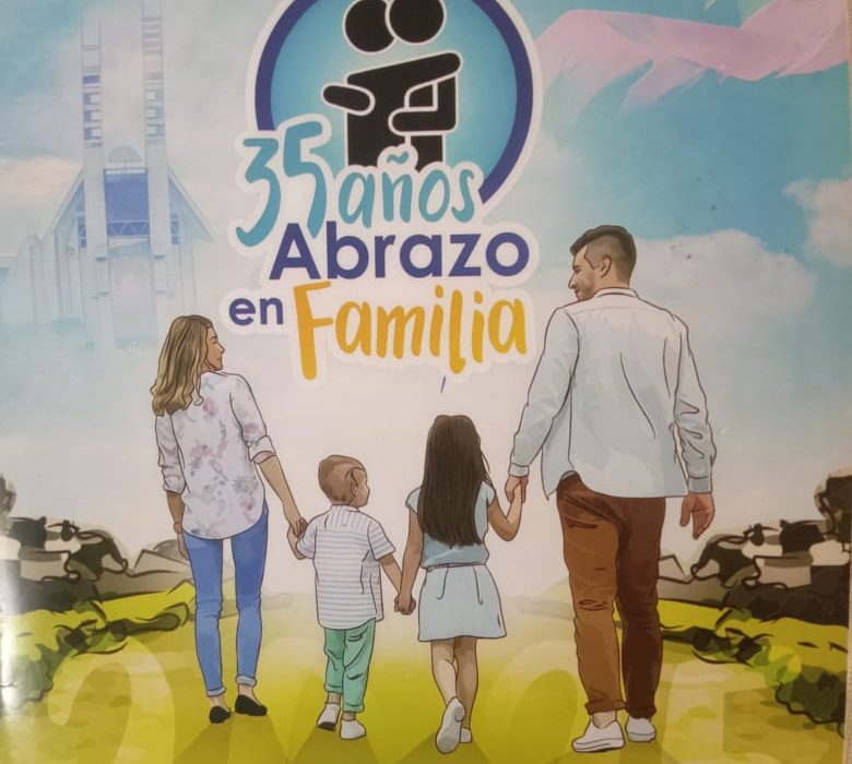35 años del abrazo en familia