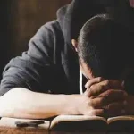 Máscaras caídas y el anuncio de la traición