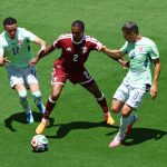 Escocia líder del grupo C